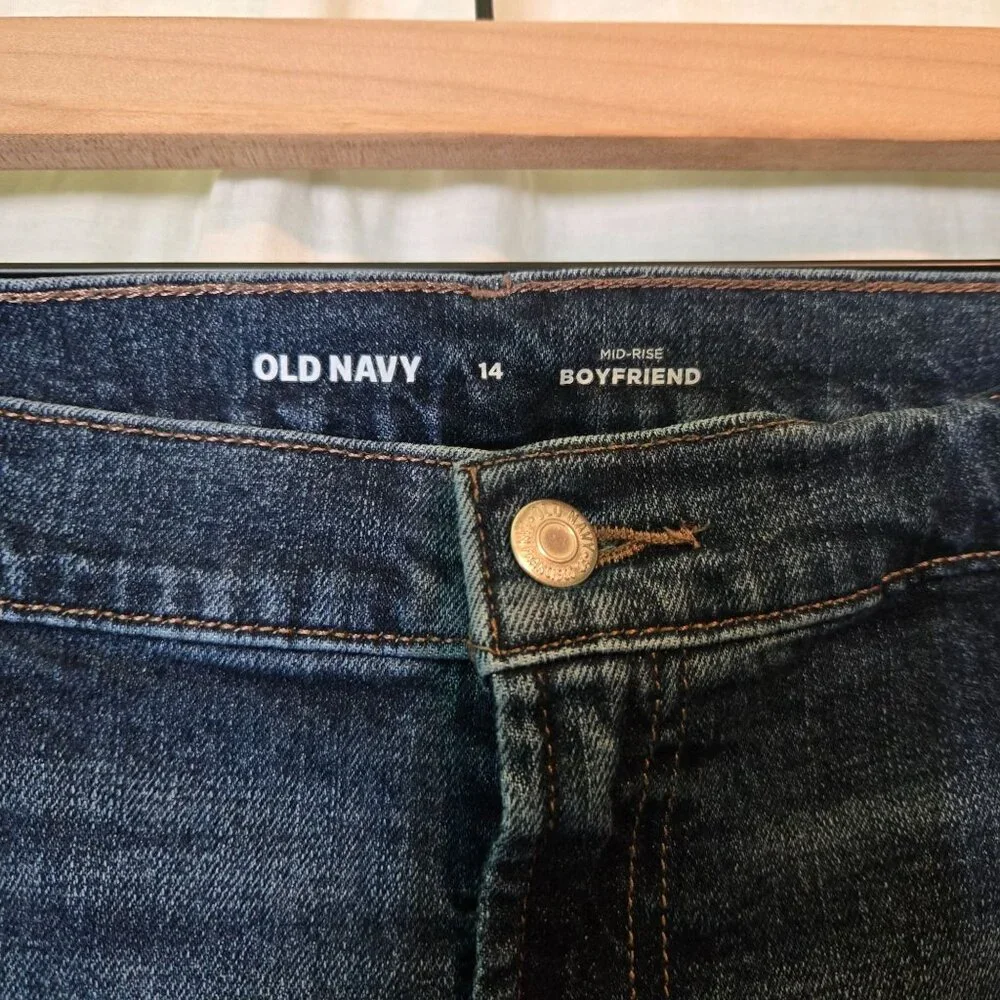 Old Navy jeans womens 14 medium-wash blue mid-rise boyfriend